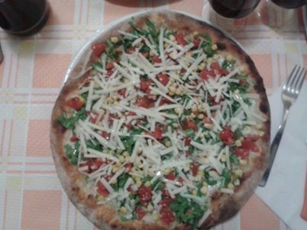 Pizza Rucola Mais Parmigiano pomodorino