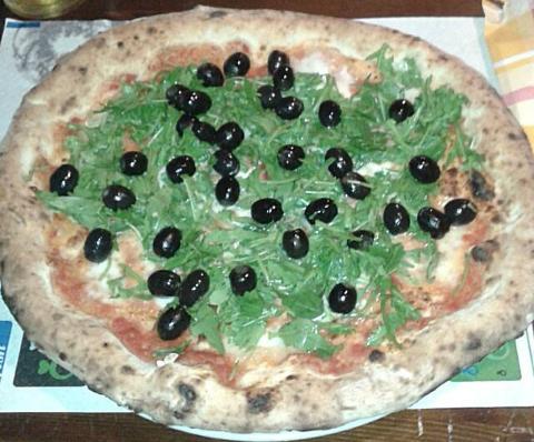 Cusano Mutri Pizza Mozzarella Rucola Olive