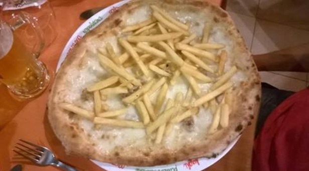 Pizza Patatine Fritte e Salsiccia