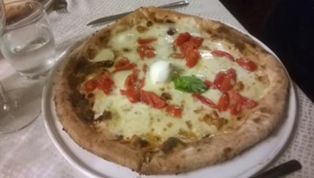 Pizza Provola e Pomodorini