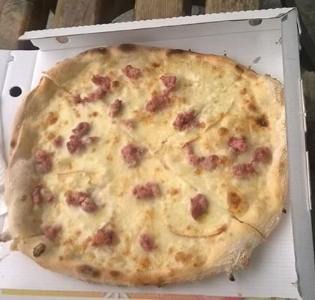 Pizza Provola Salsiccia