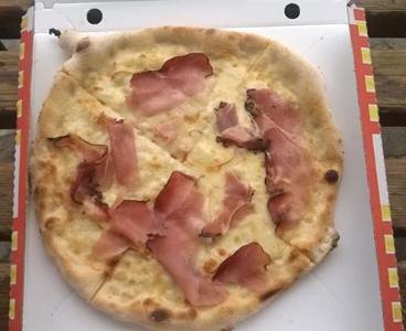 Pizza Provola Speck